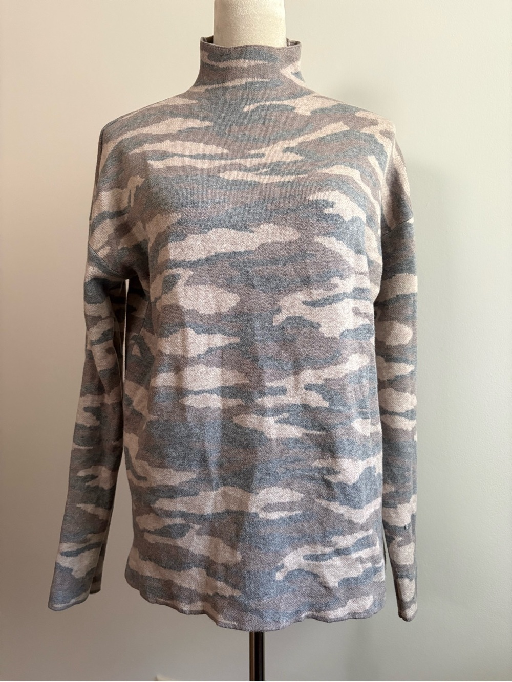 Tahari Camouflage Mock Neck Gray Knit Sweater Long Sleeve Pullover Large